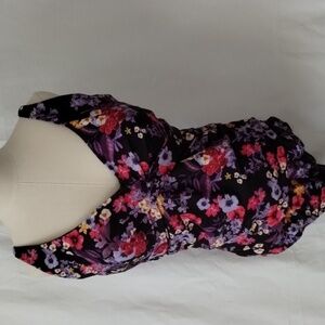 Swimsuits For All floral one piece, V neck, ruching on sides tummy control Sz 22